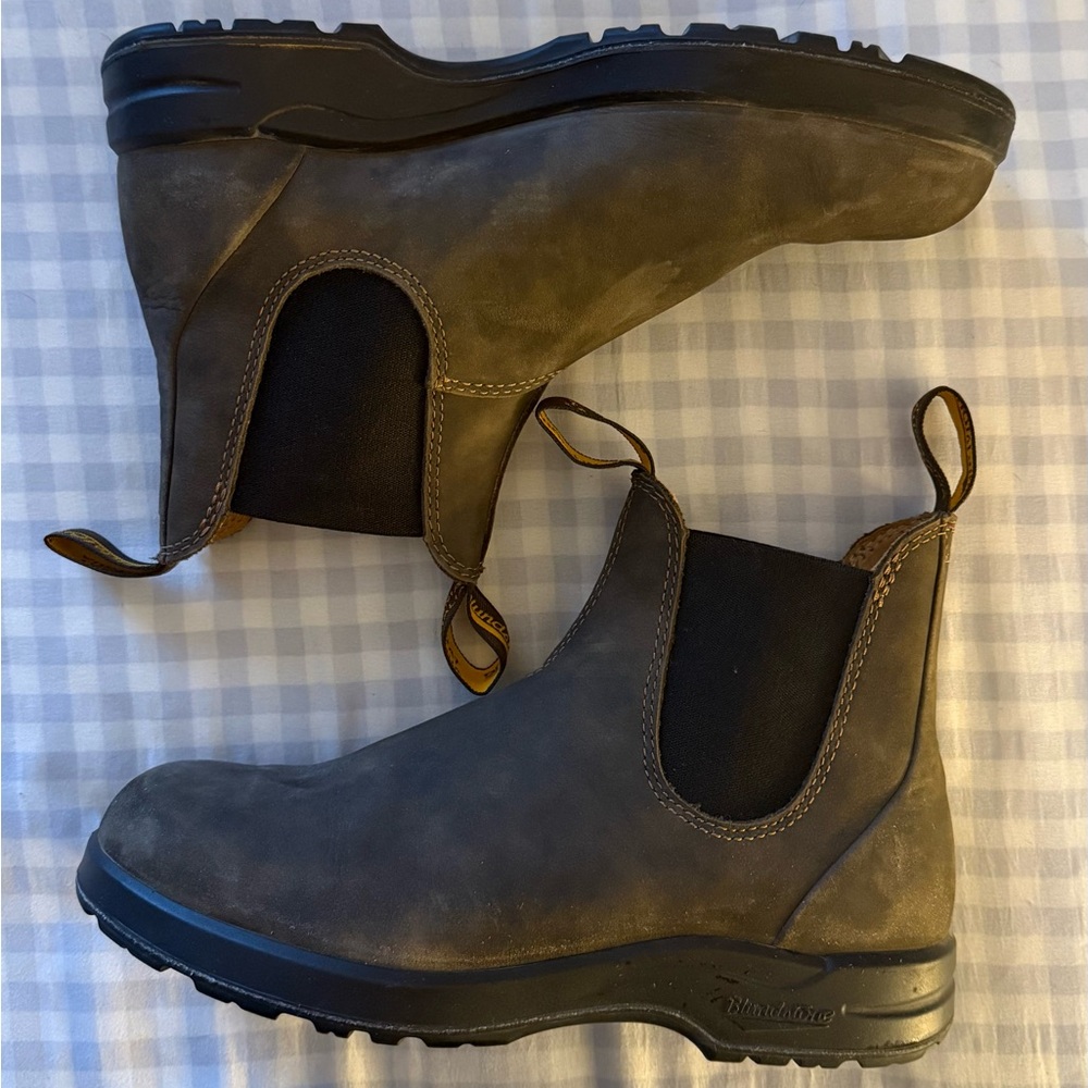 Blundstone Brown Chelsea Booties with Black Elastic Panels